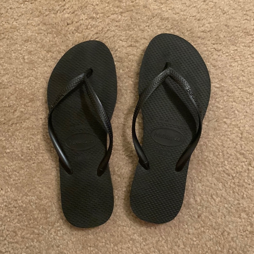 Black Havainas Like new